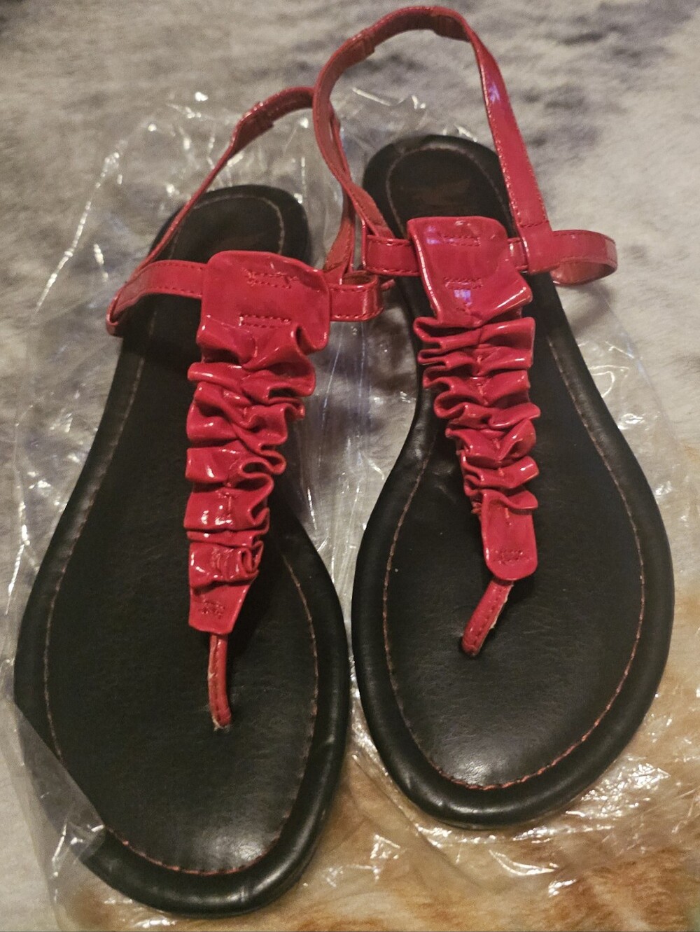 Women’s Red Ruffle T-Strap Sandals - Stylish Everyday Comfort